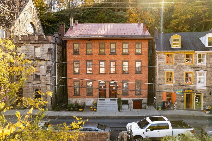 More Photos Of 23-25 Race St, Jim Thorpe Hospitality For Sale