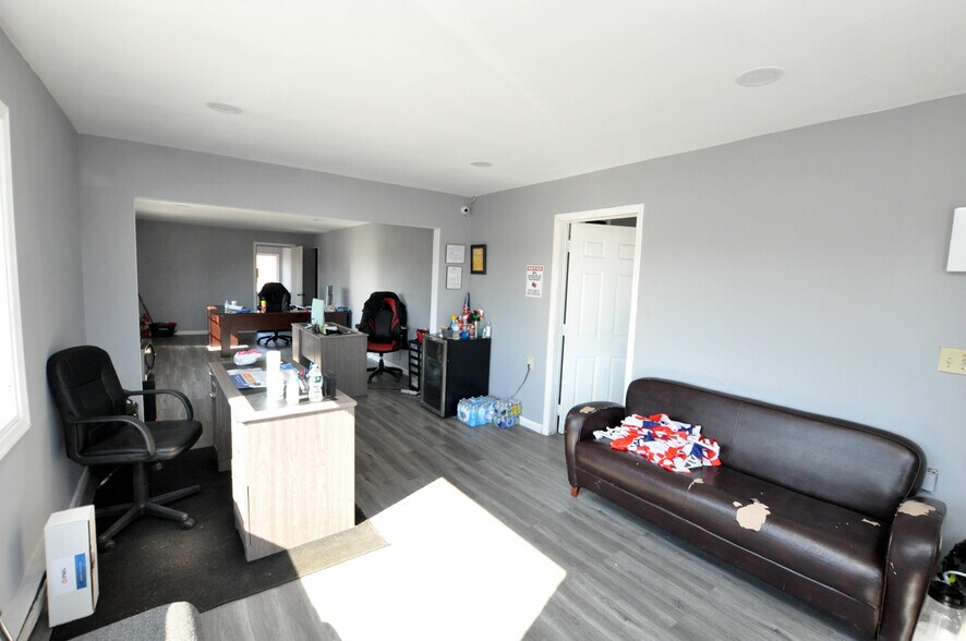 More Photos Of 1634 Nottingham Way, Hamilton Auto Dealership For Sale