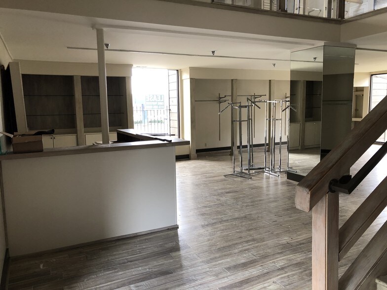 More Photos Of 4231-4239 Harding Rd, Nashville Unknown For Lease