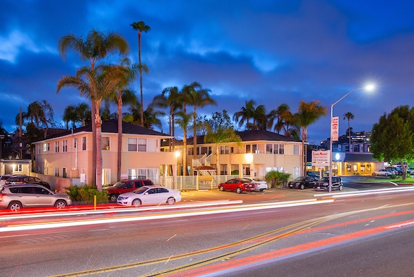 More Photos Of 1518-1536 Rosecrans St, San Diego Apartments For Sale