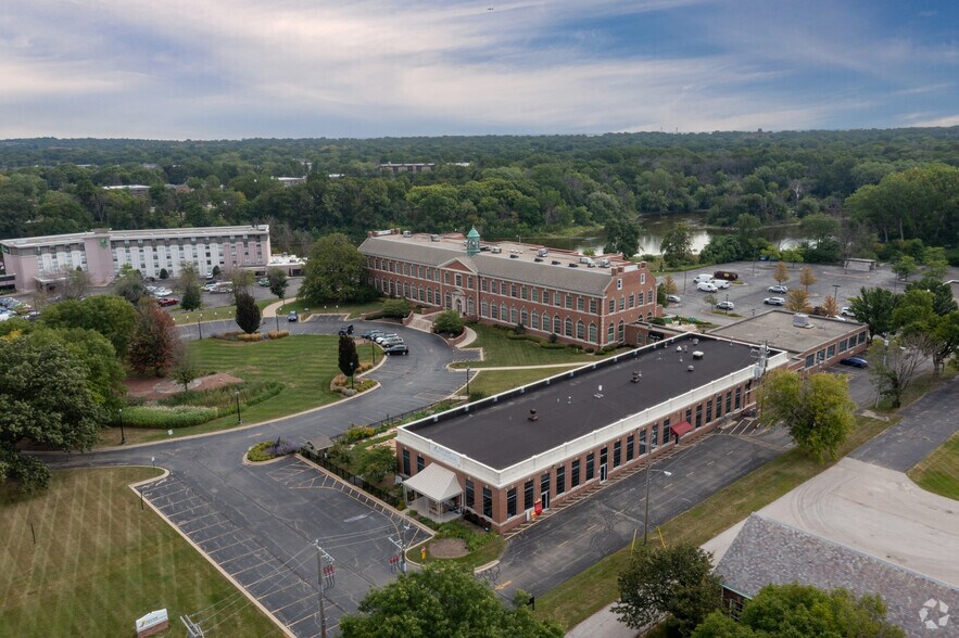 More Photos Of 4650 N Port Washington Rd, Glendale Office For Lease