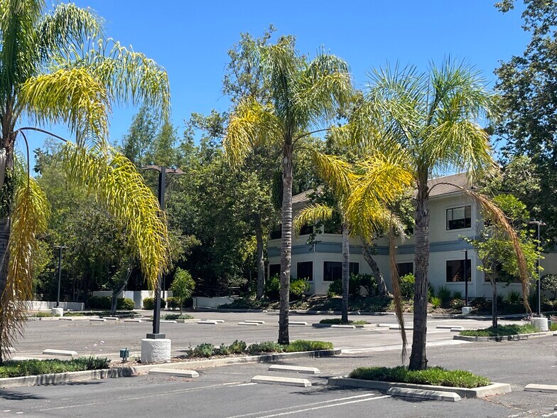 More Photos Of 101 Hodencamp Rd, Thousand Oaks Medical For Lease