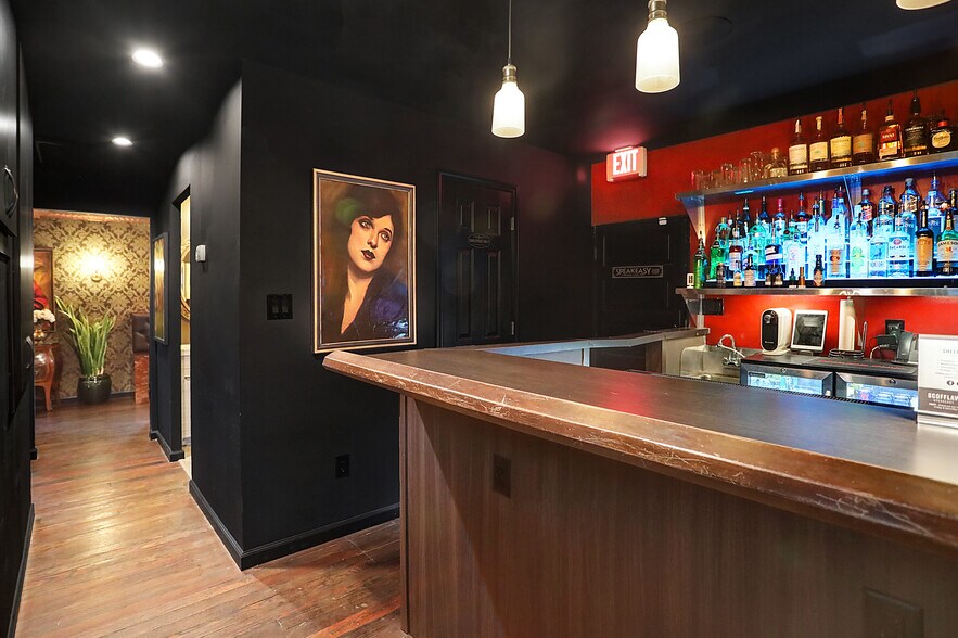 More Photos Of 2849 S Shelby St, Indianapolis Freestanding For Sale