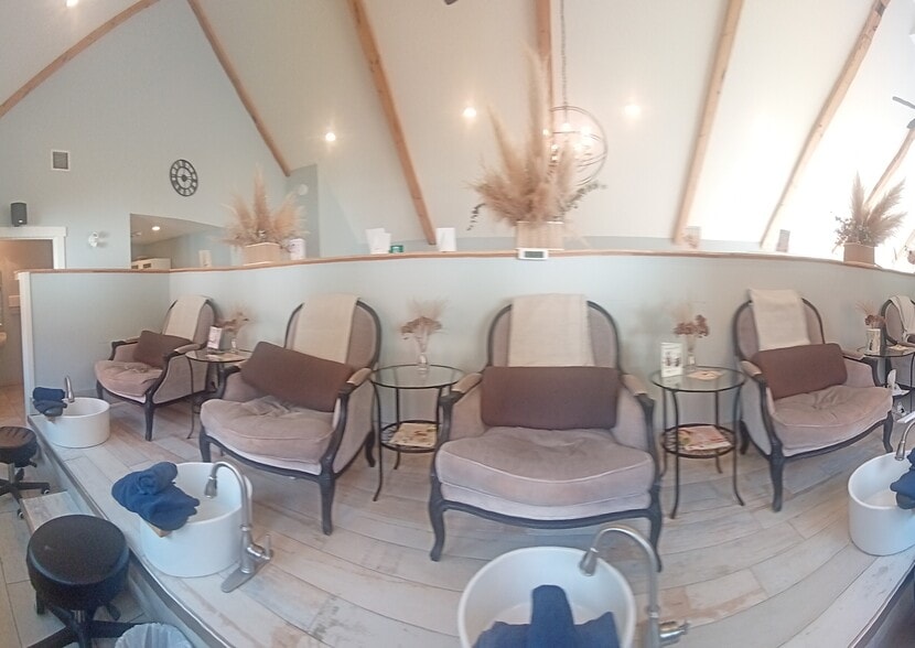 More Photos Of 1998-2006 Phelan Rd W, Ottawa Hotel For Lease