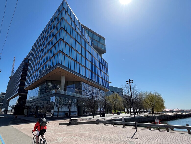 More Photos Of 200 Bay St, Toronto General Retail For Lease