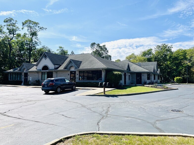 More Photos Of 80 N Virginia St, Crystal Lake Medical For Lease