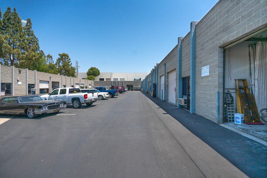 More Photos Of 2280 Shasta Way, Simi Valley Warehouse For Lease