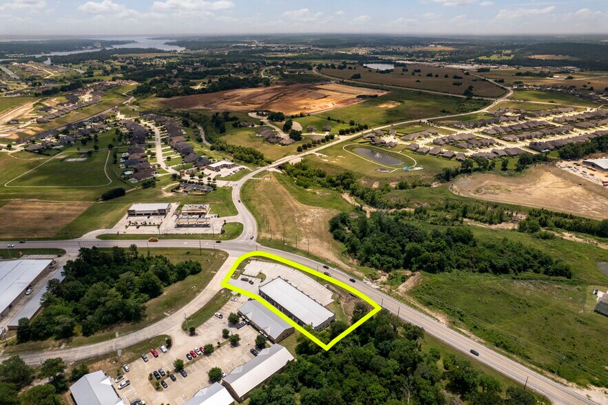 More Photos Of 15325 Summit Park Dr, Montgomery Storefront For Lease