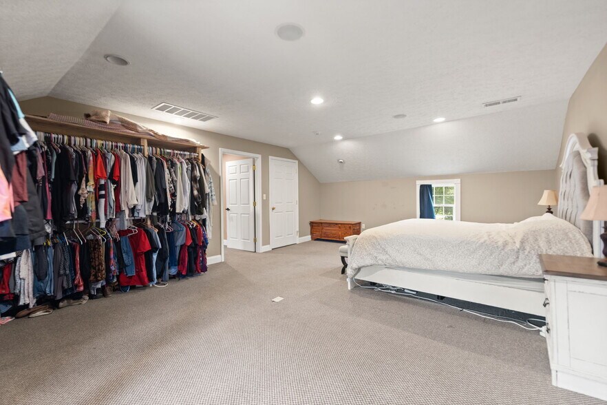 More Photos Of 4418 Main St, Clay City Flex For Sale