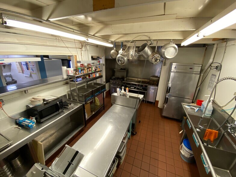 More Photos Of 121 S Henderson St, Rusk Restaurant For Sale