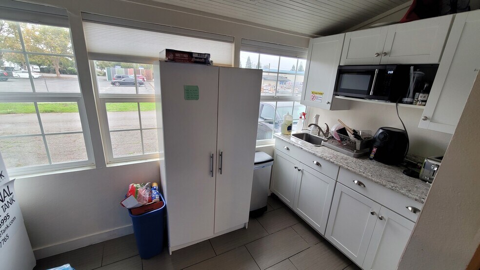 More Photos Of 4135 Santa Rosa Ave, Santa Rosa Warehouse For Lease