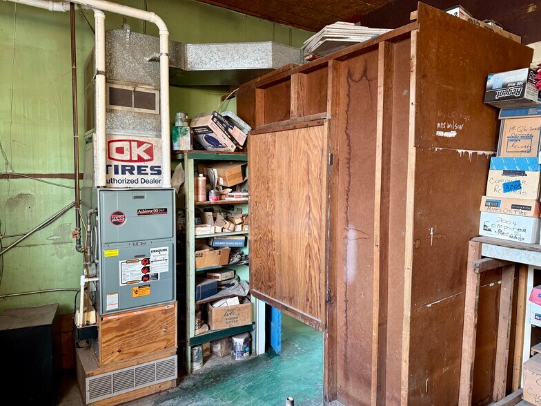 More Photos Of 400 Center St, Marysville Service For Sale