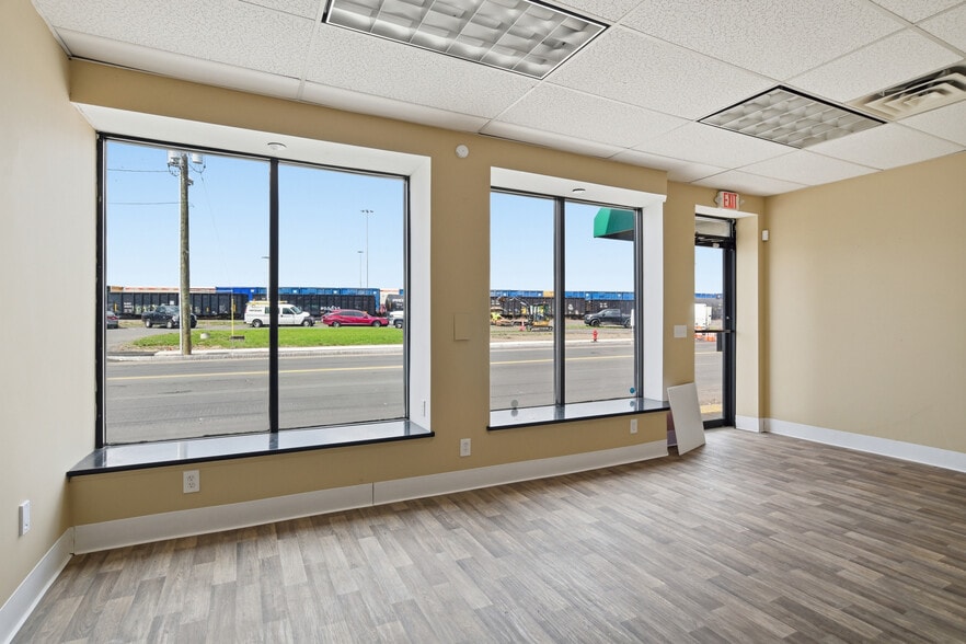 More Photos Of 751 Memorial Ave, West Springfield Showroom For Lease