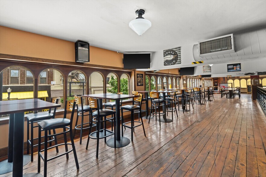 More Photos Of 522 6th St, Racine General Retail For Sale