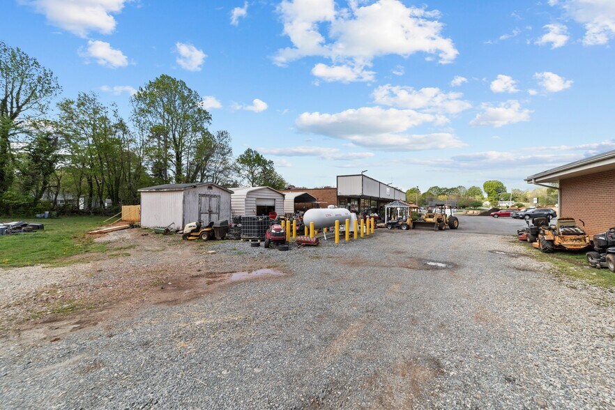 More Photos Of 110 E Wall St, Rural Hall Garden Center For Sale