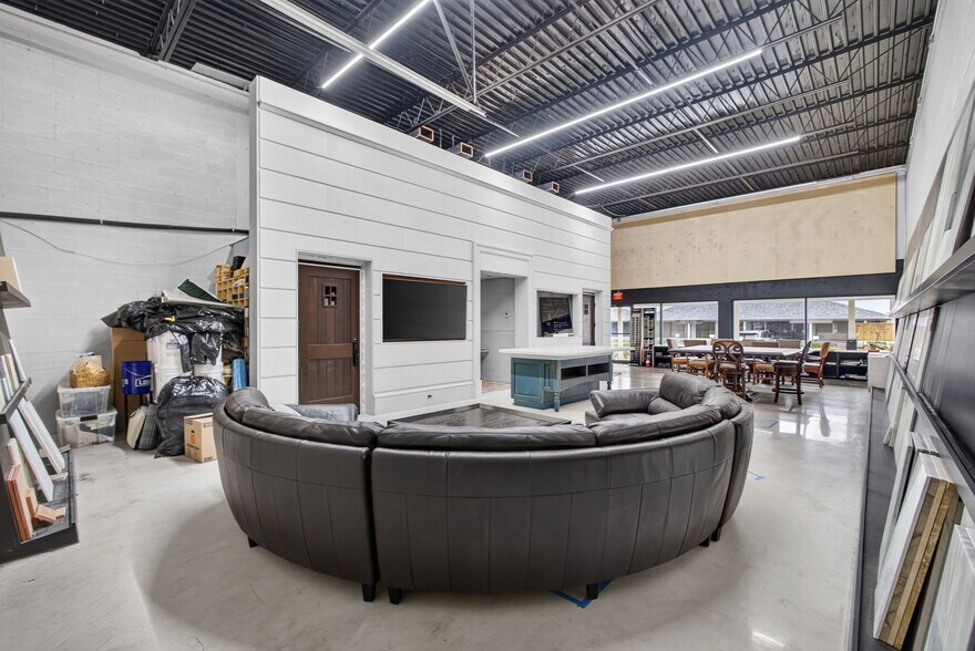 More Photos Of 1334 S Killian Dr, Lake Park Warehouse For Sale