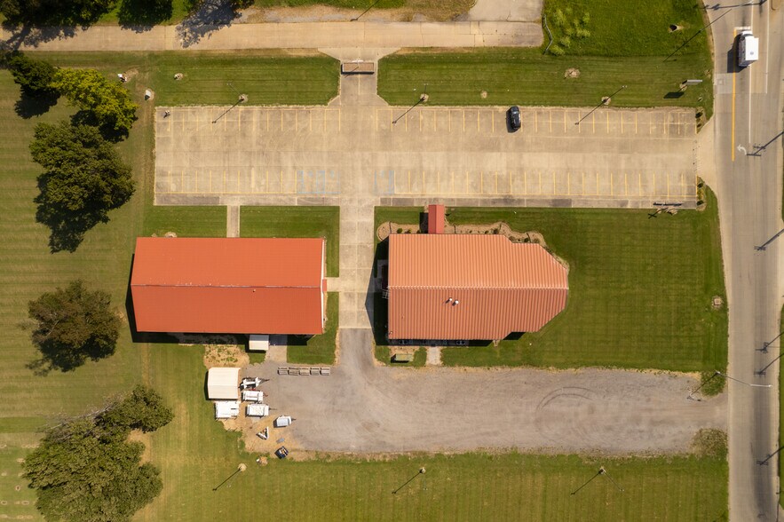 More Photos Of 951 S Kingshighway St, Sikeston Office For Sale