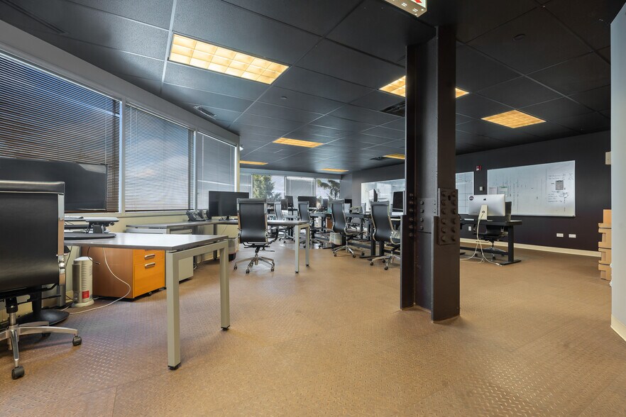 More Photos Of 1 TransAm Plaza Dr, Oakbrook Terrace Office For Sale