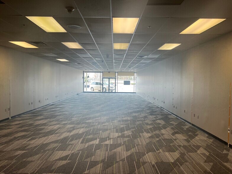 More Photos Of 1024 Kings Hwy, New Bedford Storefront For Lease