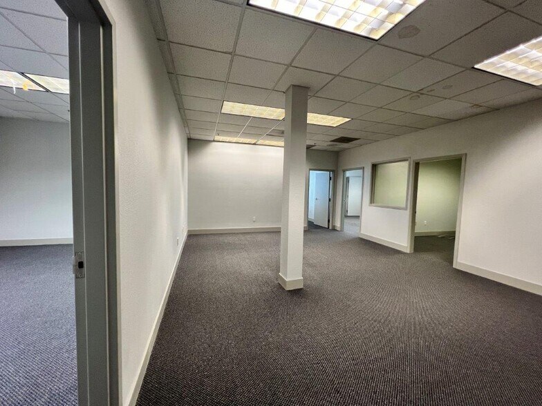 More Photos Of 415 Knollcrest Dr, Redding Office For Sale