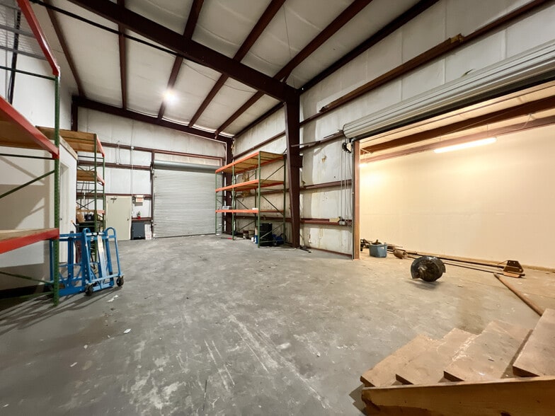 More Photos Of 2201 Greenwood St, Kenner Flex For Sale
