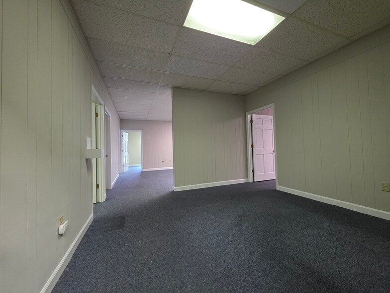 More Photos Of 404 St Andrews Dr, Greenville Office For Lease