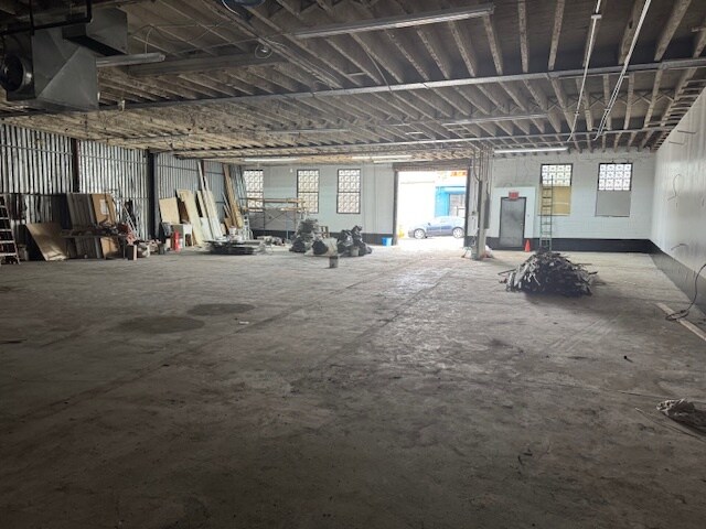 More Photos Of 315 Jackson Ave, Bronx Warehouse For Lease