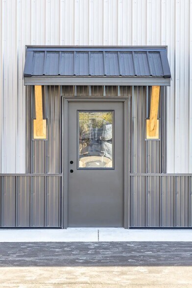 More Photos Of 1709 Dewent St, Jenison Light Manufacturing For Lease