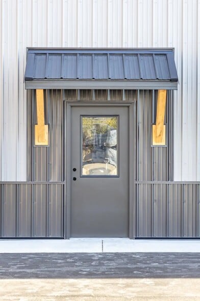 More Photos Of 1709 Dewent St, Jenison Light Manufacturing For Lease