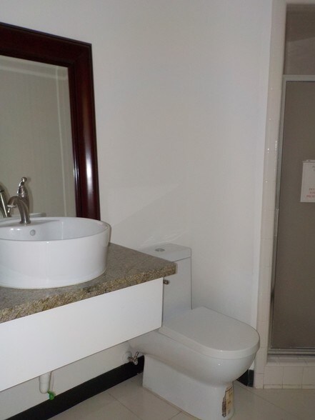 More Photos Of 3700 N 10th St, McAllen Office For Lease