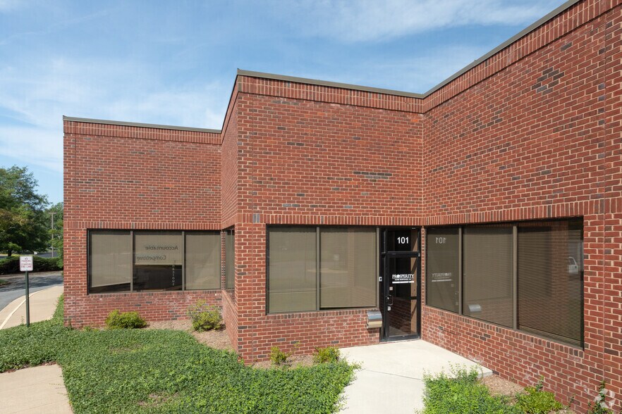 More Photos Of 4444 Brookfield Corporate Dr, Chantilly Flex For Lease