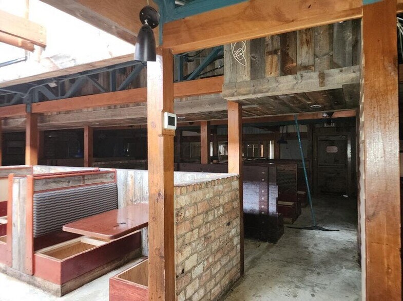 More Photos Of 1691 E Dublin Granville Rd, Columbus Restaurant For Sale