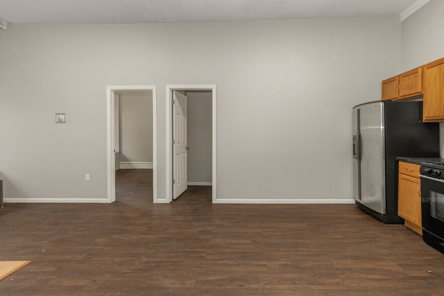 More Photos Of 1321 Payne Ave, Saint Paul Storefront Retail Residential For Sale