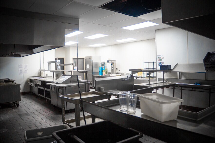 More Photos Of 2703 Ramada Rd, Burlington General Retail For Lease