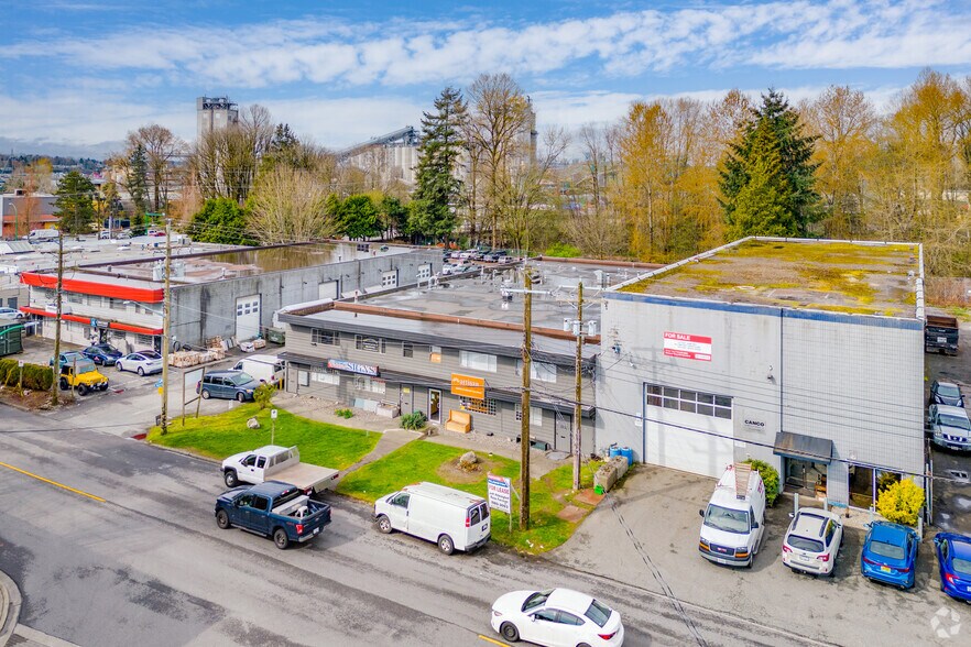 More Photos Of 301-323 Lynn Av, North Vancouver Warehouse For Lease