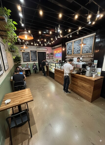 More Photos Of 191A Court St, Brooklyn Storefront Retail Residential For Lease