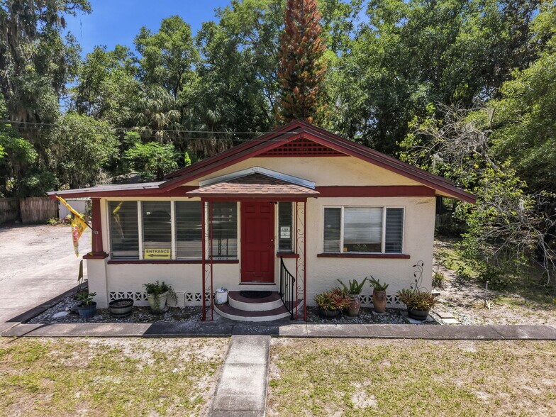 More Photos Of 718 E New York Ave, Deland Specialty For Sale