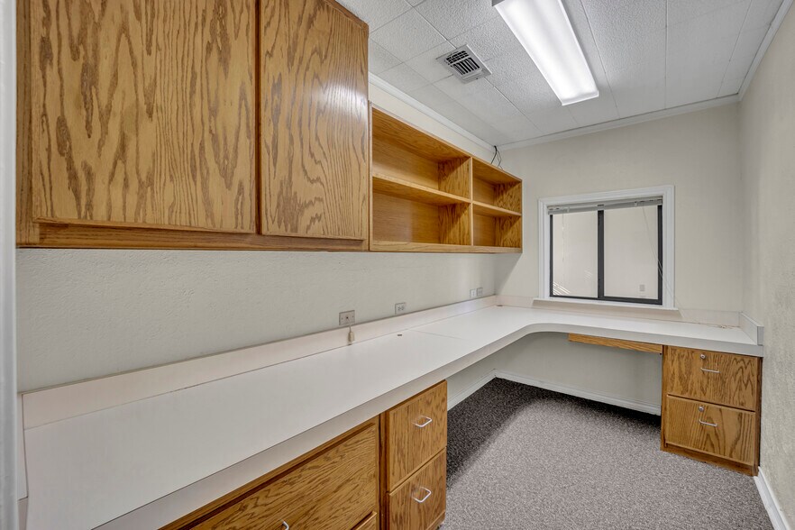 More Photos Of 600 S Davis Dr, Arlington Office For Lease