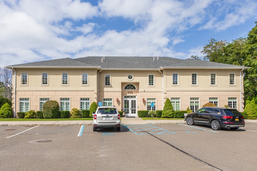More Photos Of 223 W Montauk Hwy, Hampton Bays Medical For Lease