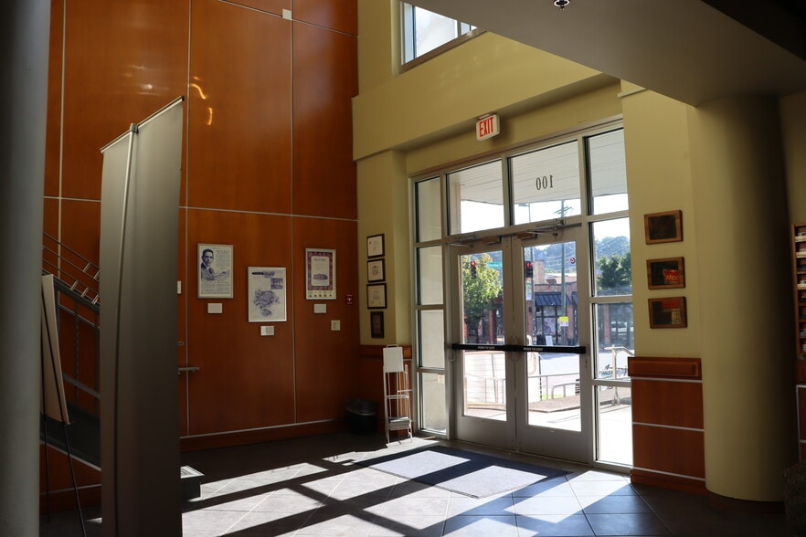 More Photos Of 100 Cherokee Blvd, Chattanooga Office For Sale