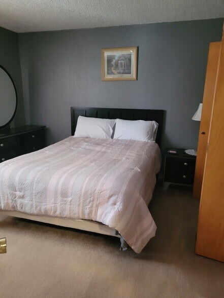 More Photos Of 205 A St, Fairbanks Hotel For Sale