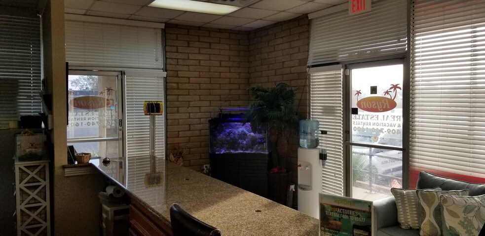 More Photos Of 2115 61st St, Galveston Storefront Retail Office For Lease