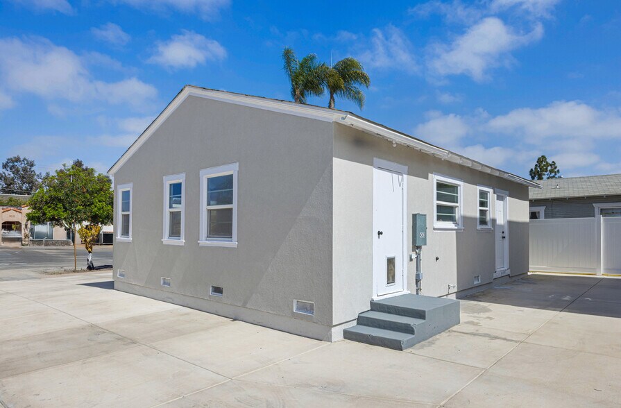 More Photos Of 4343 Bancroft St, San Diego Multifamily For Sale