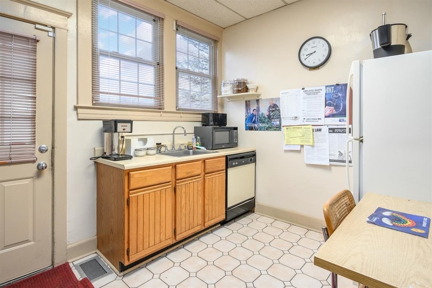 More Photos Of 7518-7526 Harford Rd, Baltimore Office For Sale