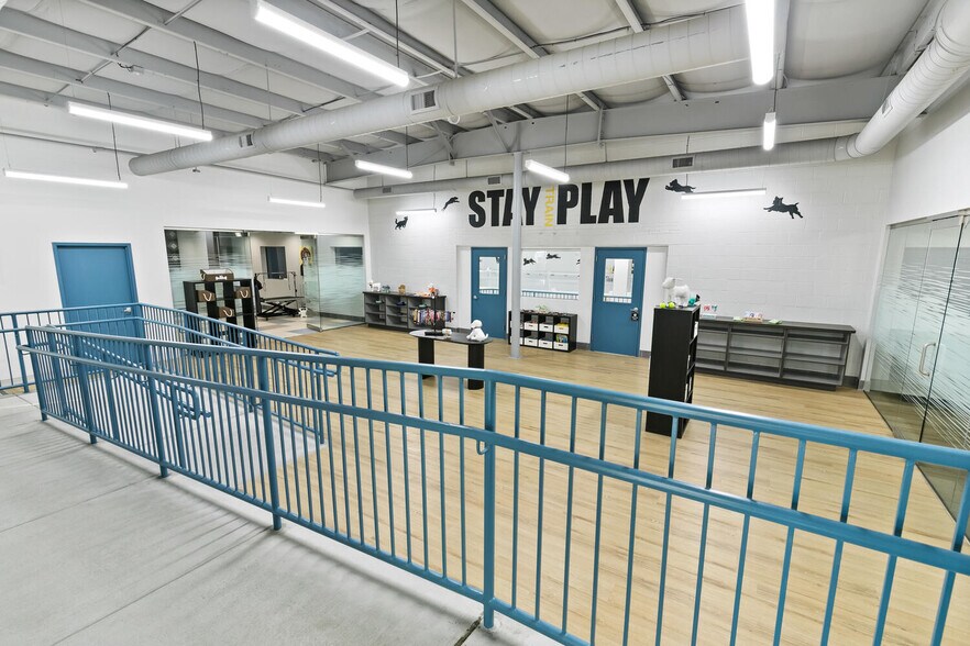 More Photos Of 1508 Moran Rd, Sterling Flex For Sale