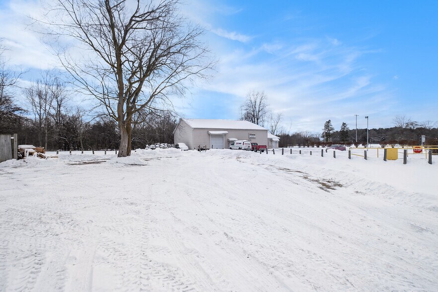 More Photos Of 2170 Lavelle Rd, Flint Flex For Sale