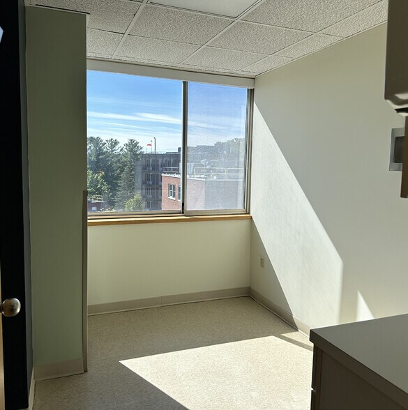 More Photos Of 133 Old Road to Nine Acre Cor, Concord Hospital For Sale