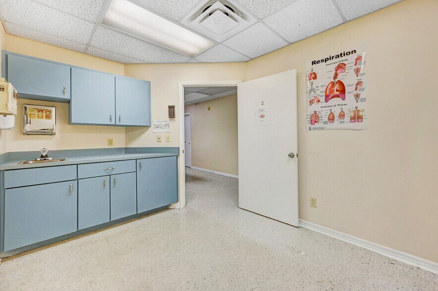 More Photos Of 1801 Sarno Rd, Melbourne Medical For Sale