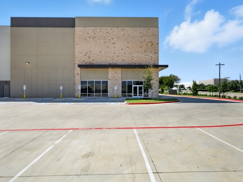 More Photos Of 600 Gerault Rd, Flower Mound Warehouse For Sale
