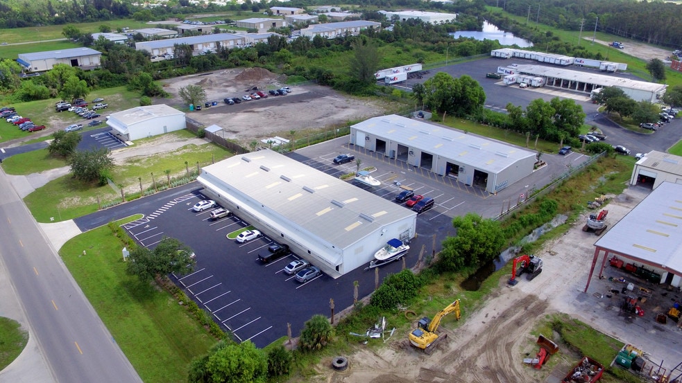 More Photos Of 1681-1687 Benchmark Ave, Fort Myers Warehouse For Lease
